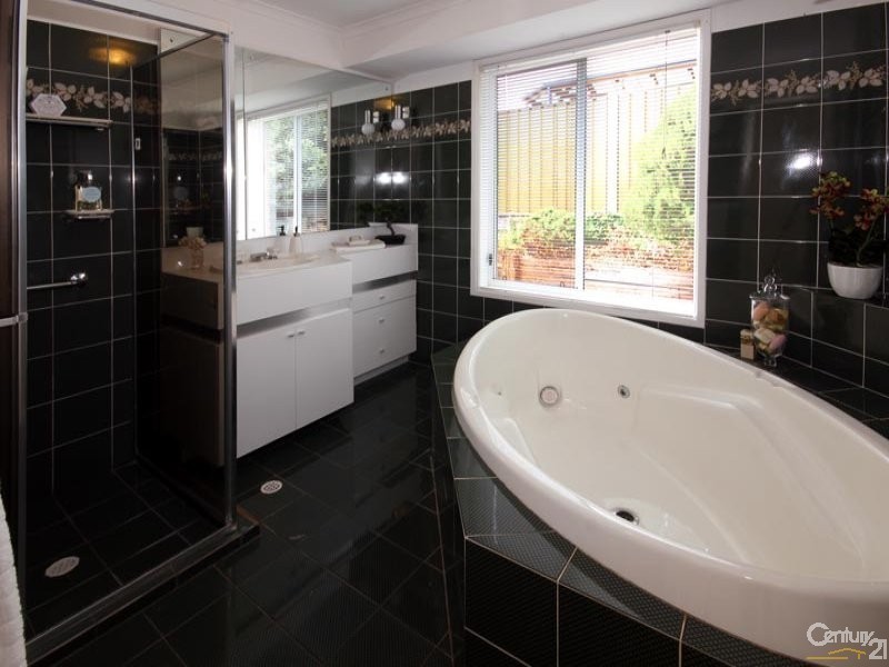 15 Kooraweera Street, Hallett Cove SA 5158