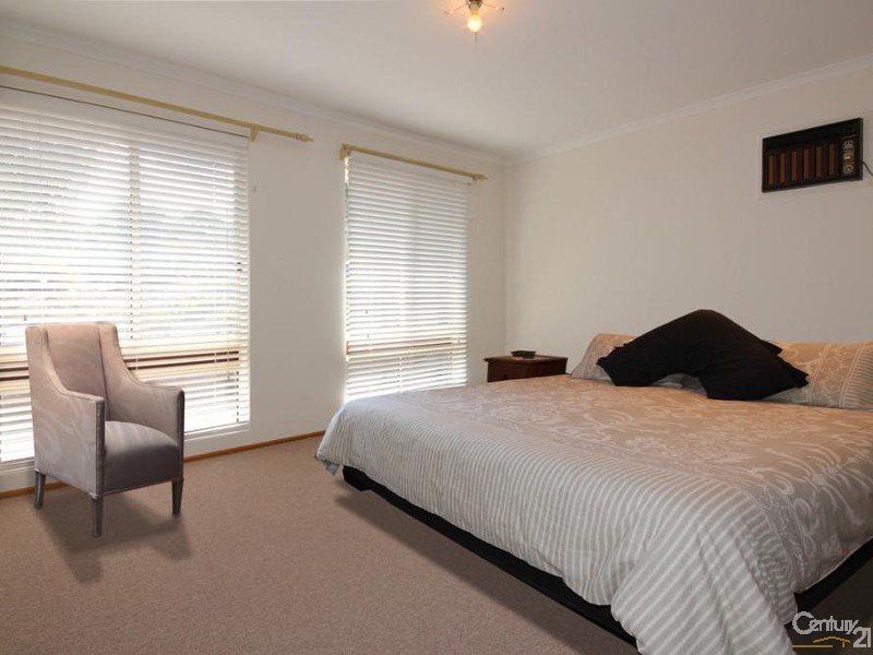 27 Manunda Way, Hallett Cove SA 5158