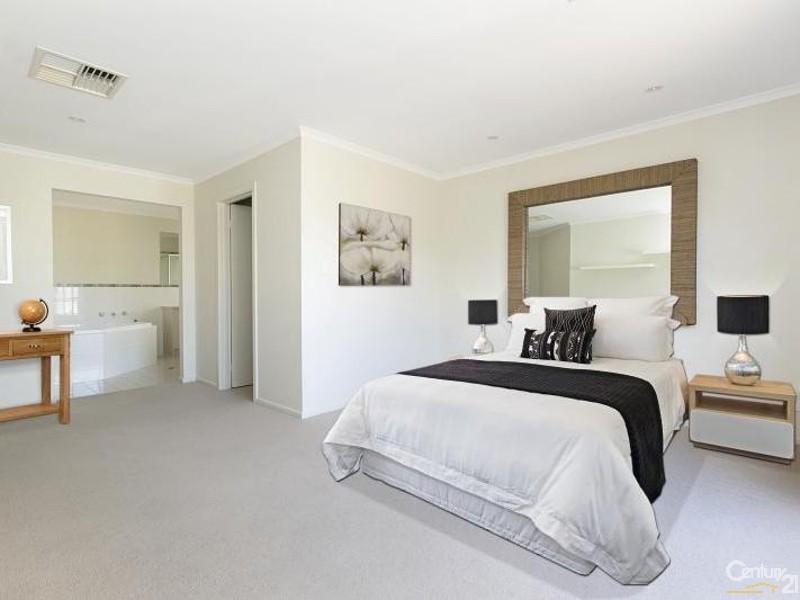 2 Sylvan Circuit, Noarlunga Downs SA 5168