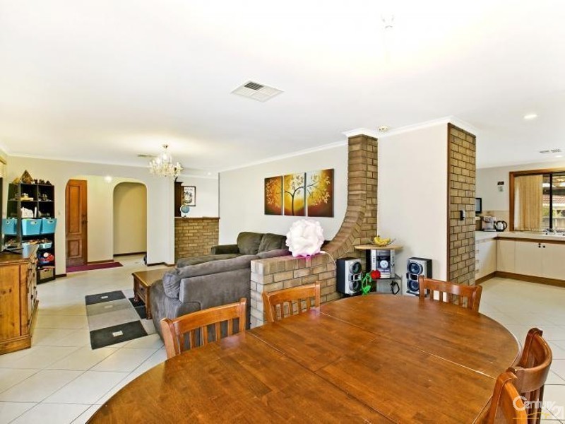 15 Nannigai Drive, Hallett Cove SA 5158