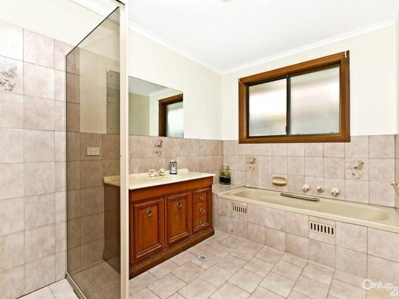 15 Nannigai Drive, Hallett Cove SA 5158