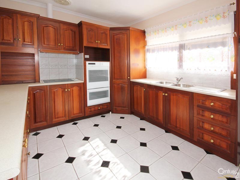 3 Madeline Crescent, Hallett Cove SA 5158