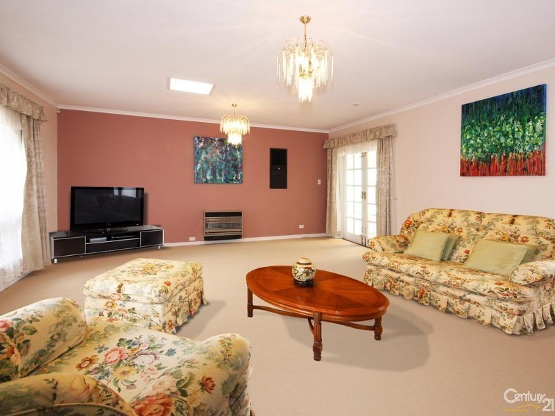 3 Madeline Crescent, Hallett Cove SA 5158