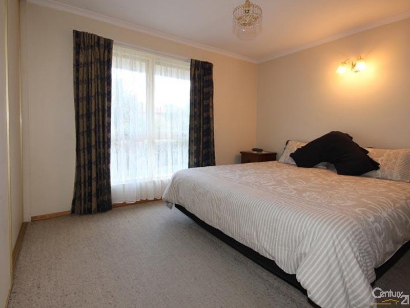 13 Coorumbena Crescent, Morphett Vale SA 5162