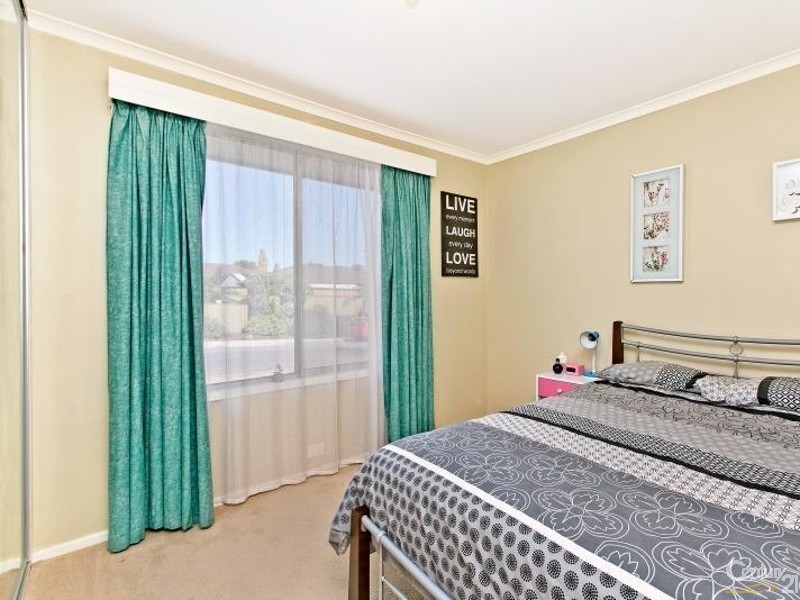 1 Dobell Court, Trott Park SA 5158
