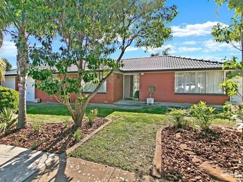 1 Dobell Court, Trott Park SA 5158