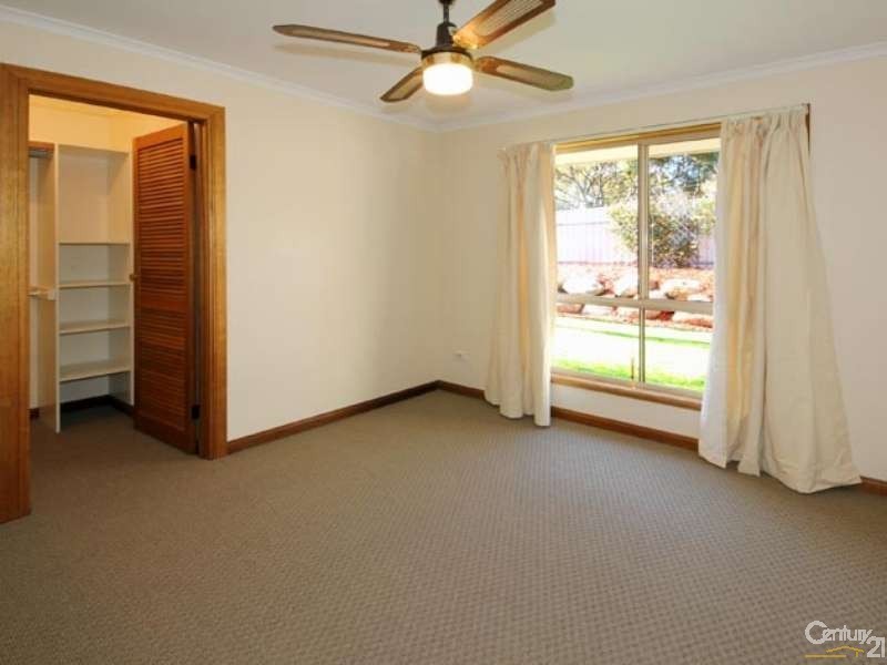 8 Seaspray Court, Seaford Rise SA 5169