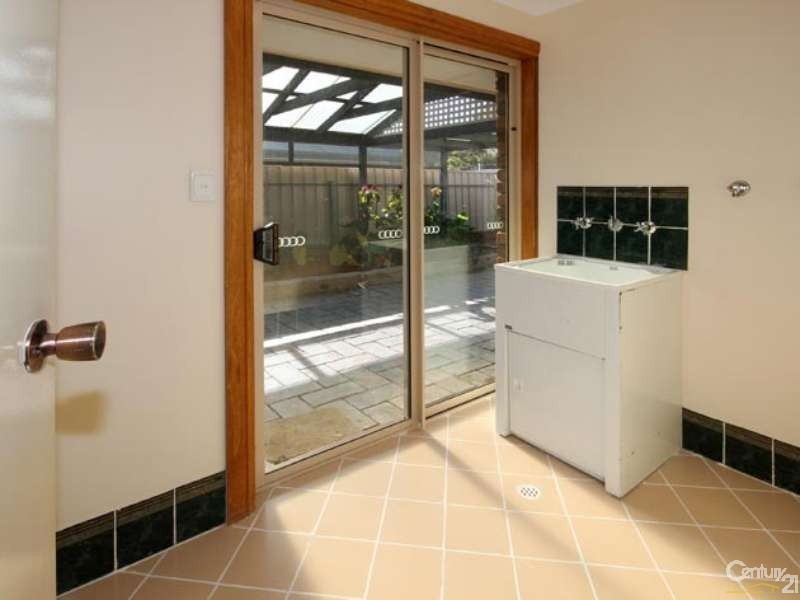 8 Seaspray Court, Seaford Rise SA 5169