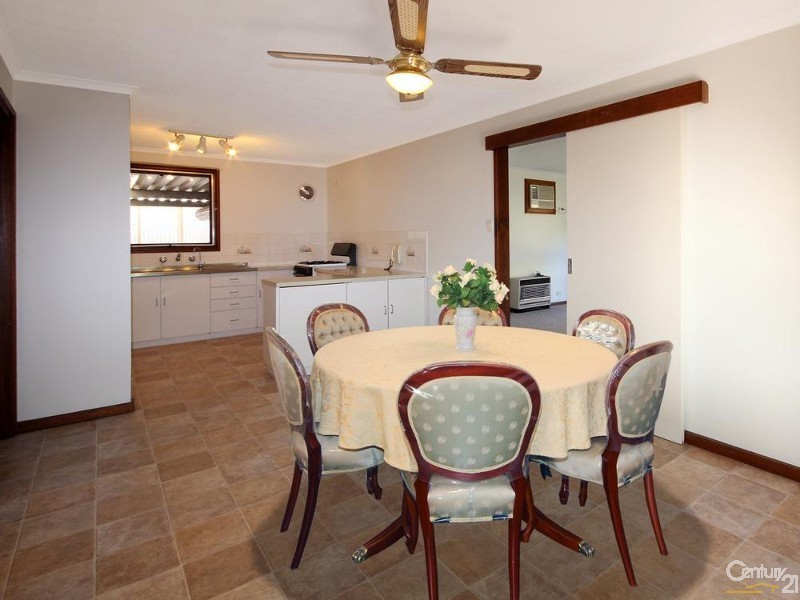 19 Simeon Crescent, Morphett Vale SA 5162