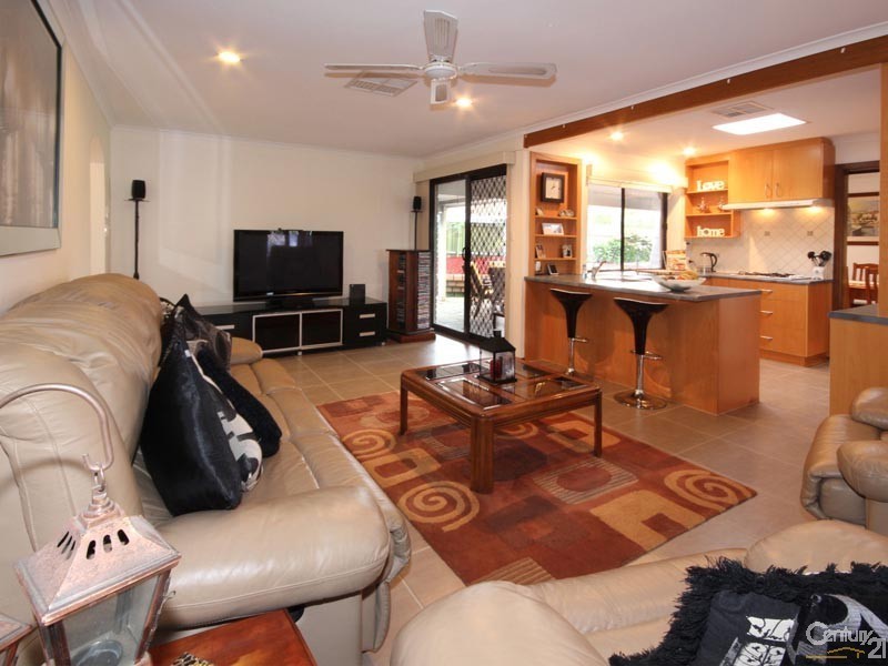 10 Rubin Crescent, Happy Valley SA 5159