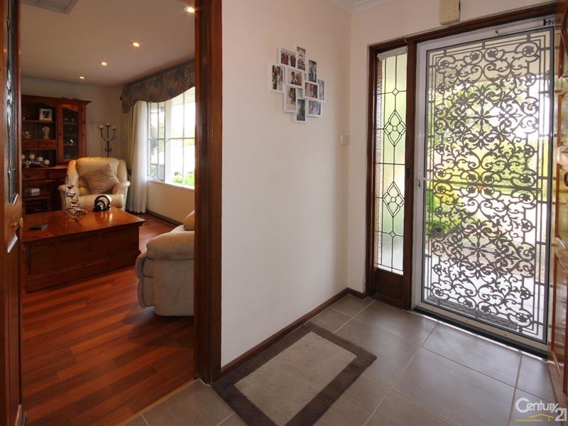 10 Rubin Crescent, Happy Valley SA 5159