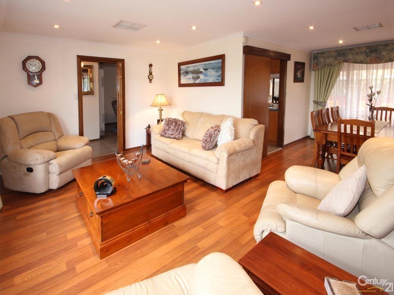 10 Rubin Crescent, Happy Valley SA 5159