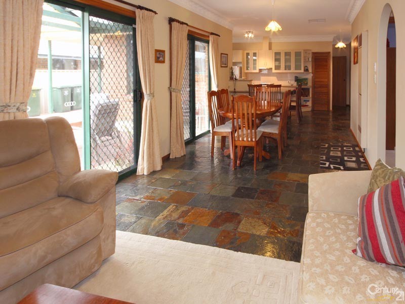 22 Tobin Crescent, Woodcroft SA 5162