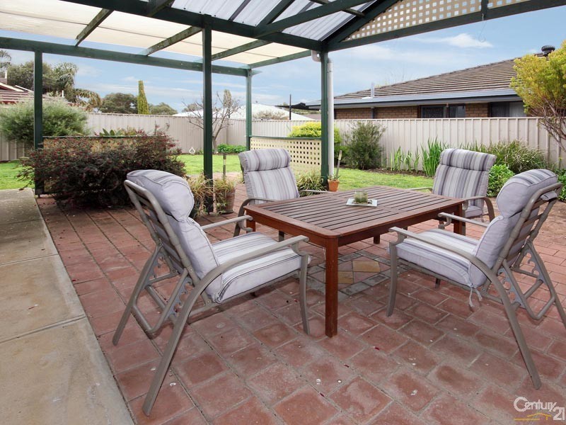 22 Tobin Crescent, Woodcroft SA 5162