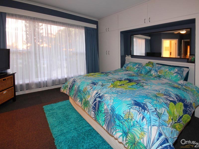 33 Seabreeze Crescent, Maslin Beach SA 5170