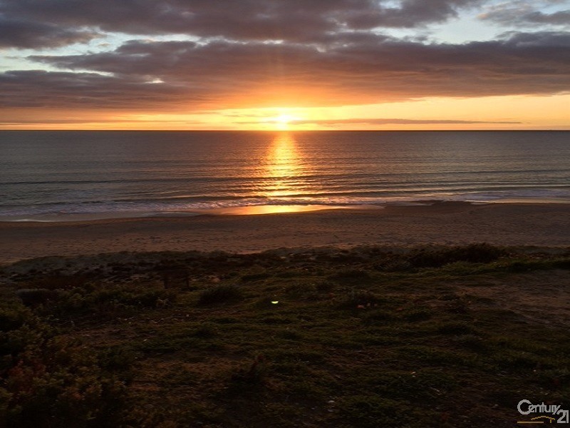 33 Seabreeze Crescent, Maslin Beach SA 5170