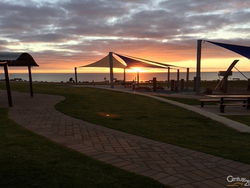 33 Seabreeze Crescent, Maslin Beach SA 5170