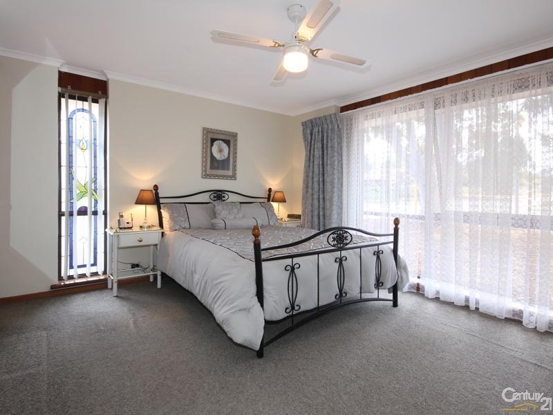 16 Dridan Crescent, Trott Park SA 5158