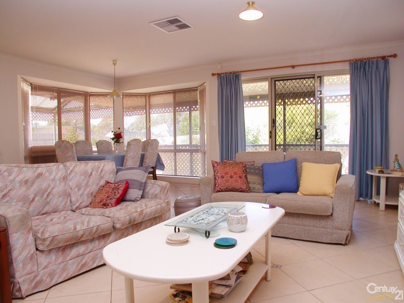 11 Grand Boulevard, Seaford Rise SA 5169