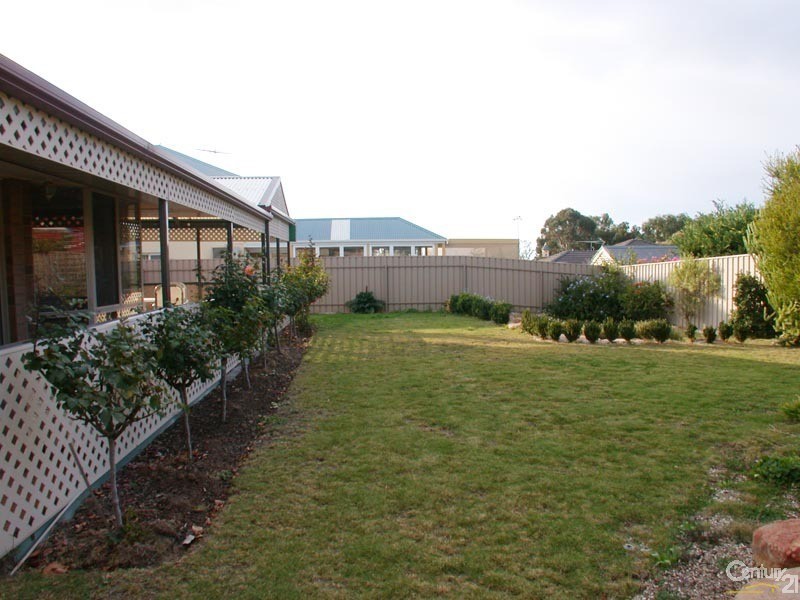 11 Grand Boulevard, Seaford Rise SA 5169