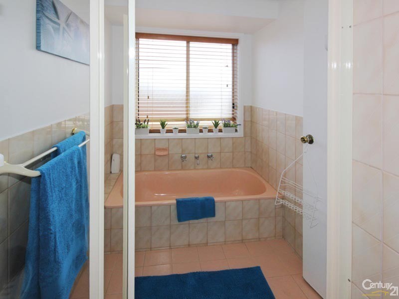 8 Aish Court, Woodcroft SA 5162