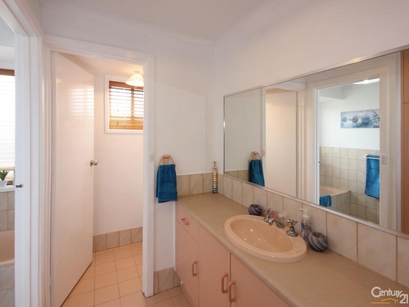 8 Aish Court, Woodcroft SA 5162