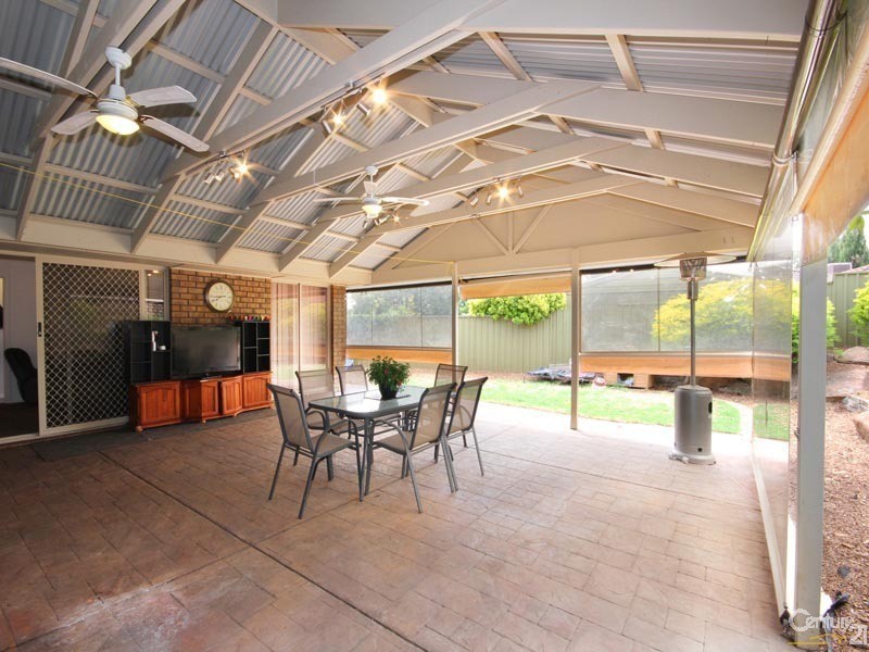 8 Aish Court, Woodcroft SA 5162