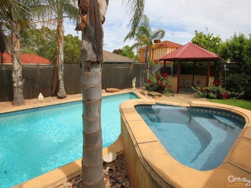 18 Oldborough Drive, Onkaparinga Hills SA 5163