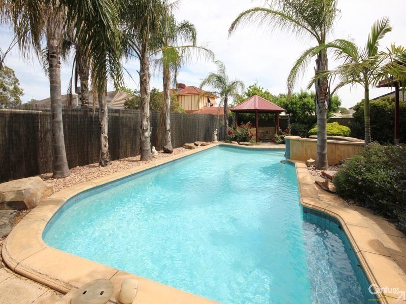 18 Oldborough Drive, Onkaparinga Hills SA 5163