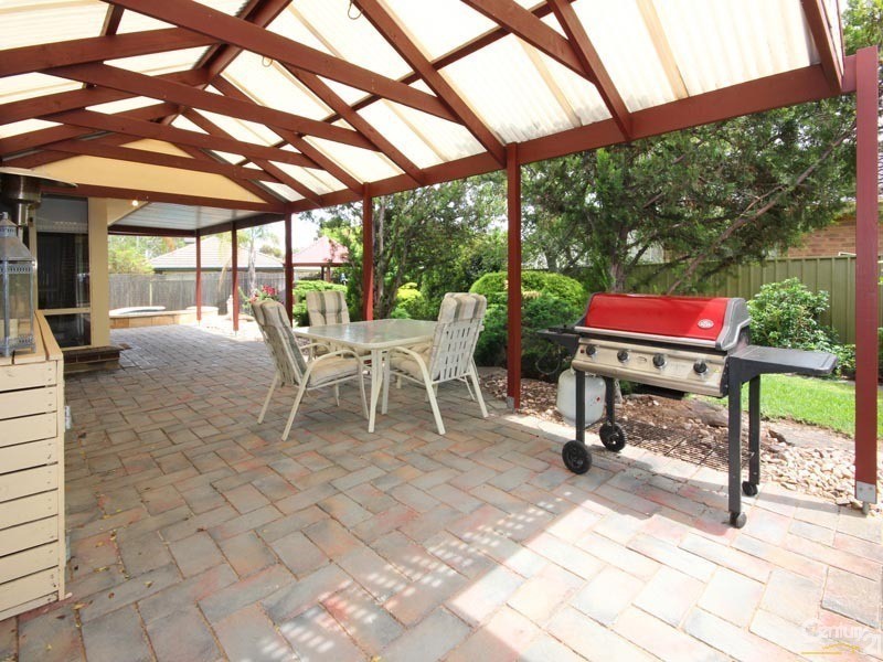 18 Oldborough Drive, Onkaparinga Hills SA 5163