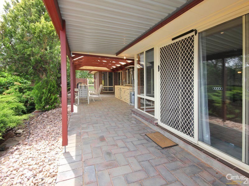 18 Oldborough Drive, Onkaparinga Hills SA 5163