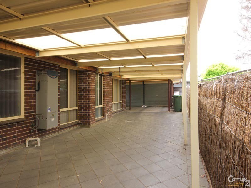 18 Oldborough Drive, Onkaparinga Hills SA 5163