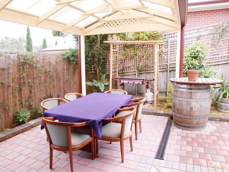 2/9 Meadowvale Road, Coromandel Valley SA 5051