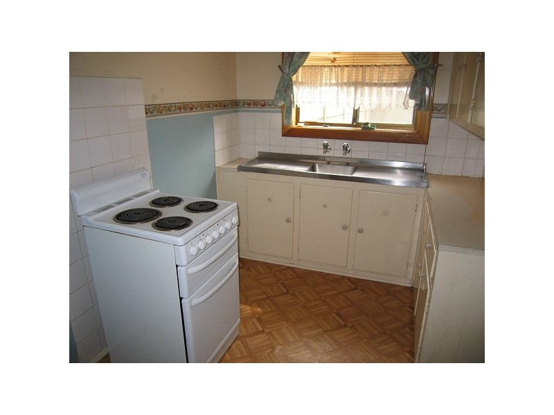 18 BARROW CRESCENT, Elizabeth Vale SA 5112