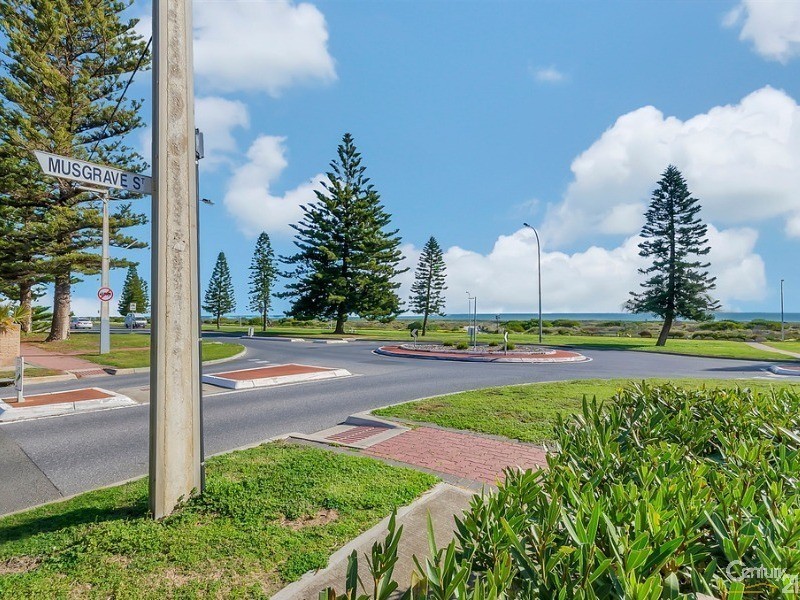 2/11 Musgrave, Largs Bay SA 5016