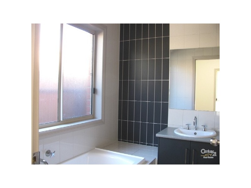 2 Centre St, Largs Bay SA 5016