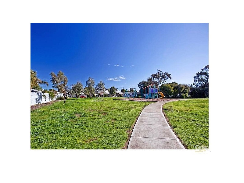 18 Echunga Street, Taperoo SA 5017