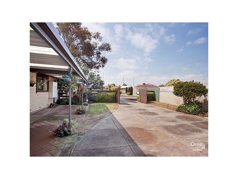 1 Burnett Crescent, Semaphore Park SA 5019