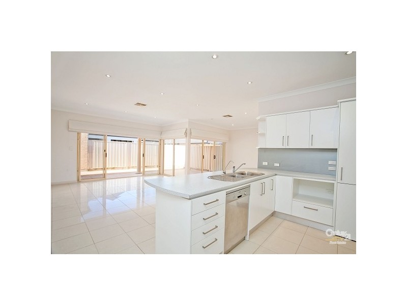 4 Carnarvon Avenue, Glenelg North SA 5045