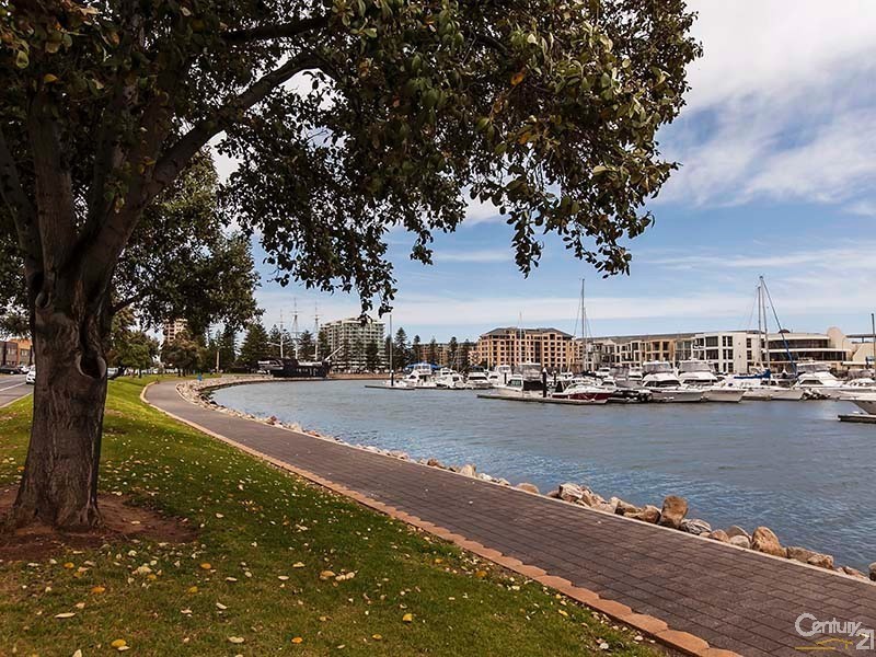 4 Carnarvon Avenue, Glenelg North SA 5045