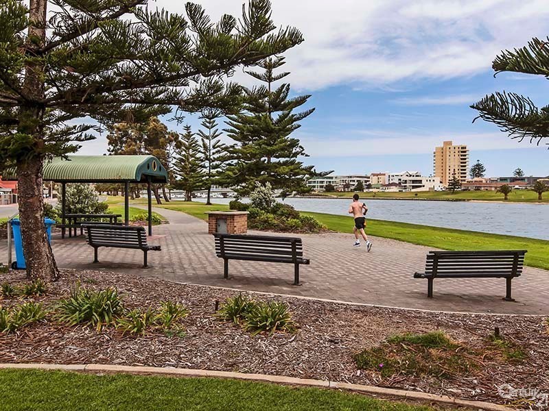 4 Carnarvon Avenue, Glenelg North SA 5045