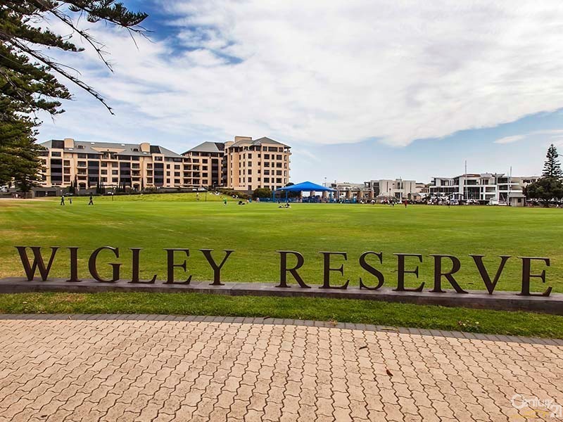 4 Carnarvon Avenue, Glenelg North SA 5045