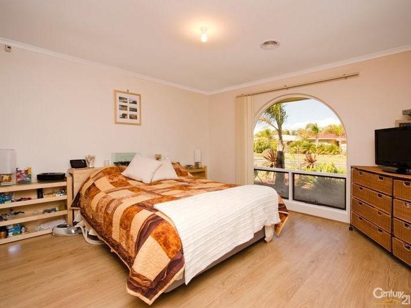 17 Bollen Street, North Haven SA 5018