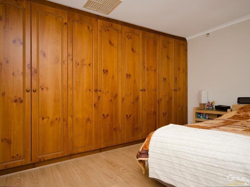 17 Bollen Street, North Haven SA 5018