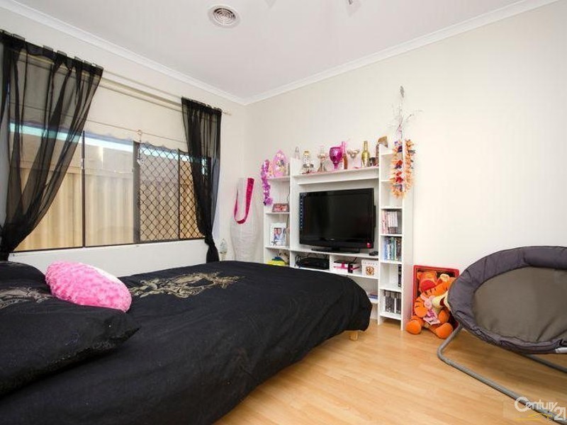 17 Bollen Street, North Haven SA 5018