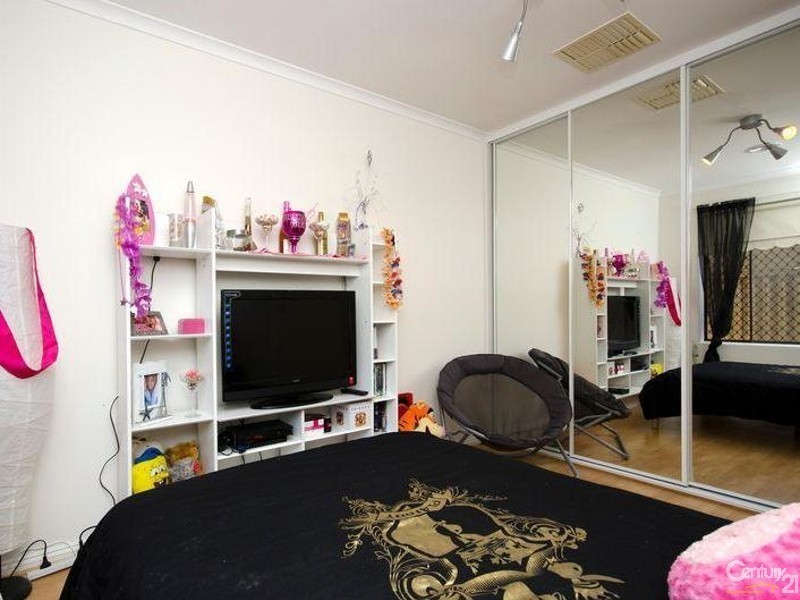 17 Bollen Street, North Haven SA 5018