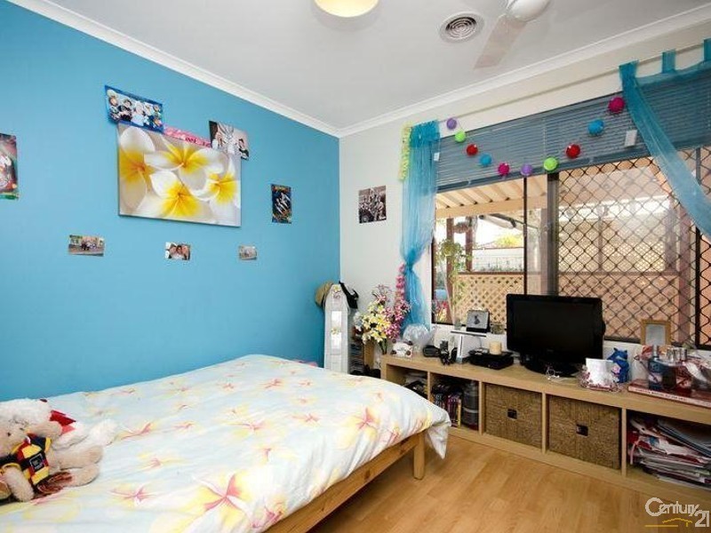 17 Bollen Street, North Haven SA 5018