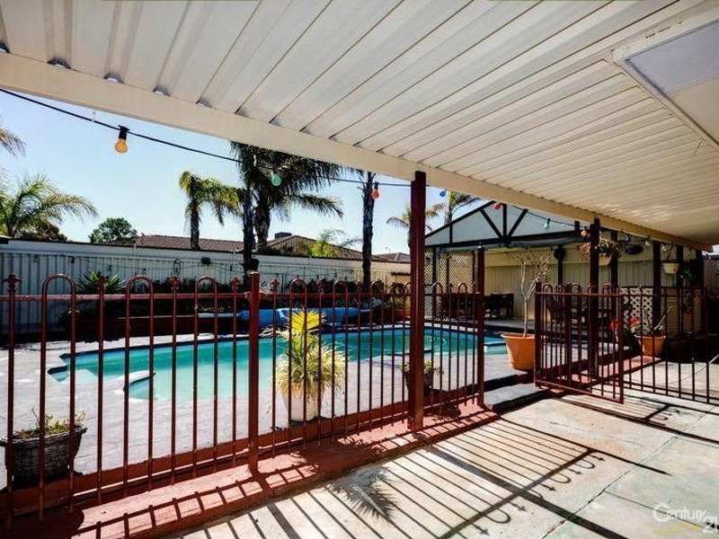 17 Bollen Street, North Haven SA 5018