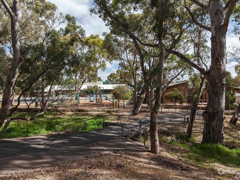 2 Eucalypt Parade, St Agnes SA 5097