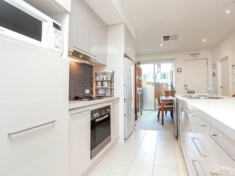 30 Karka Cove, New Port SA 5015